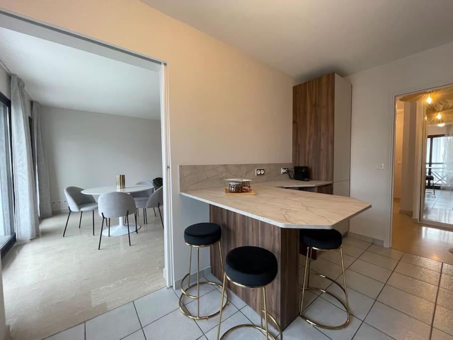 Apartamento Le Mont-Veyrier, Parking Et Vue Annecy Exterior foto